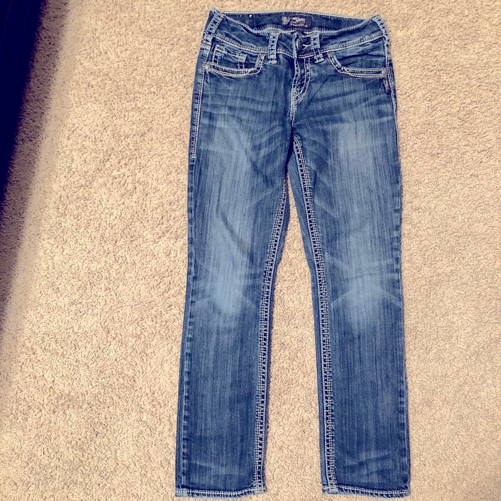 Selling because I have way to many jeans 🤣
